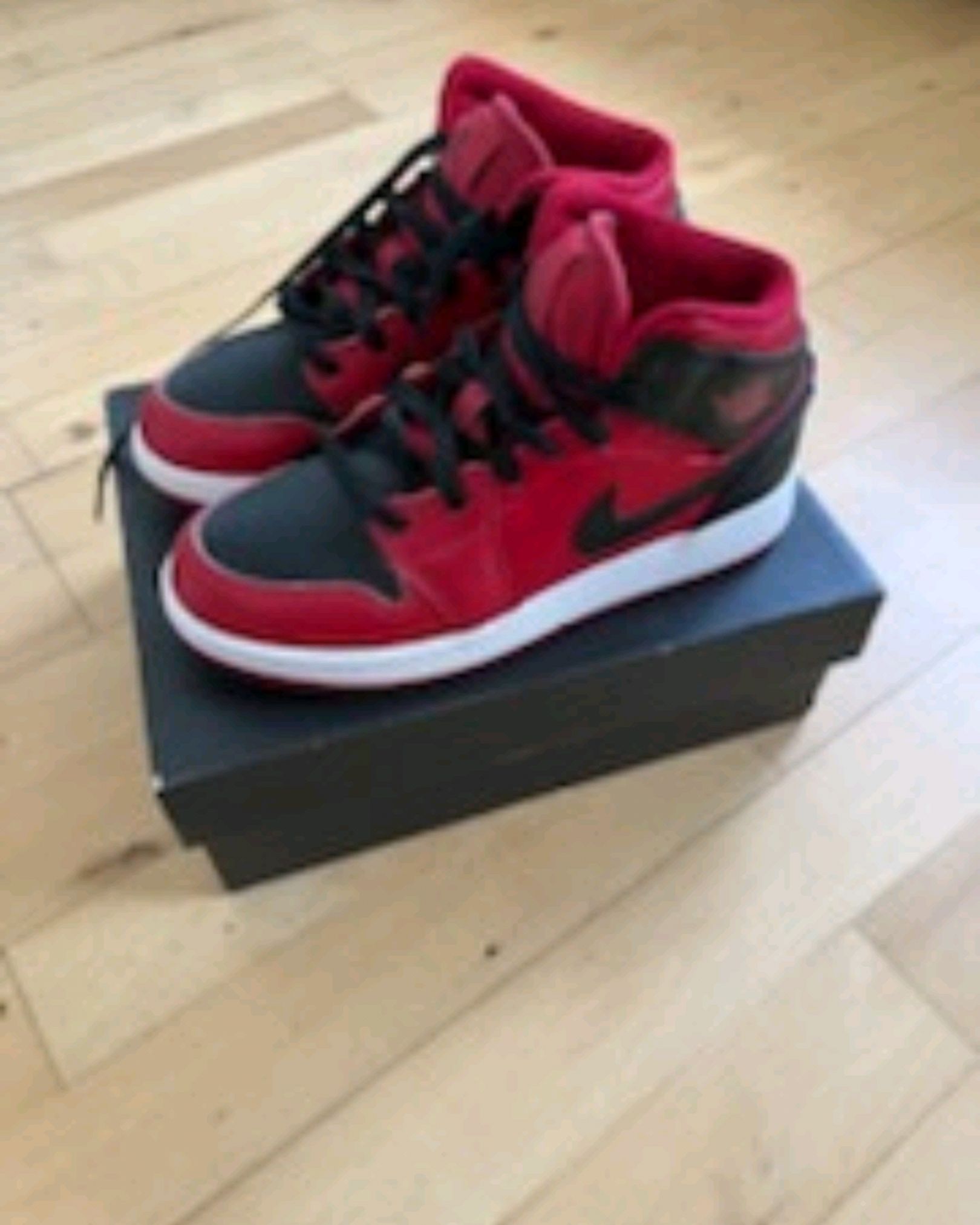 Air Jordan 1 Mid (GS