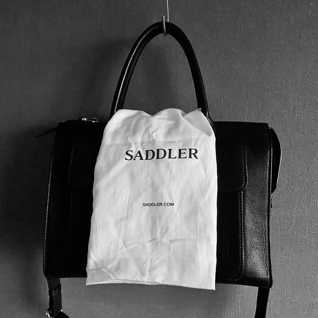 Saddler skinnveske