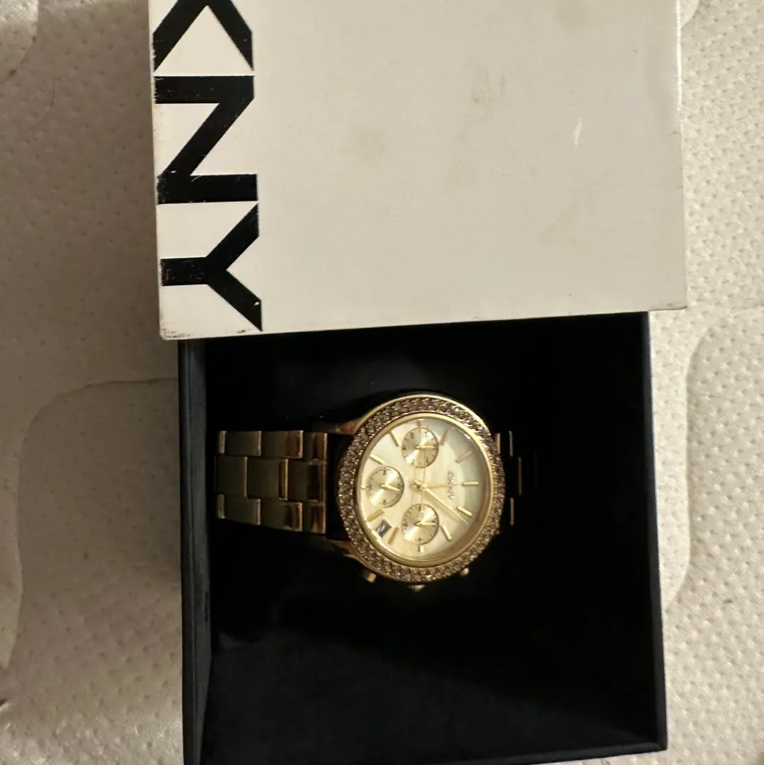 DKNY klokke