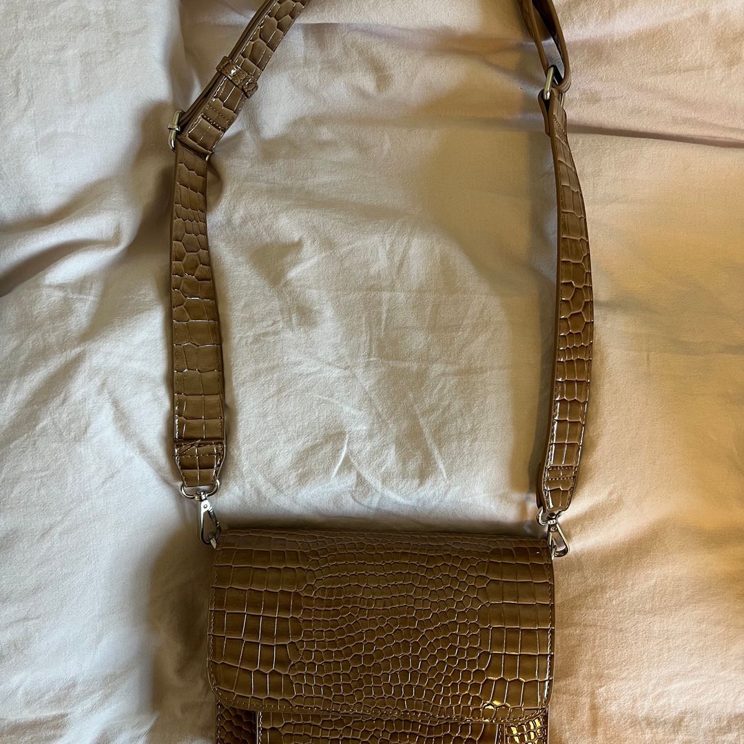 Crossbody bag