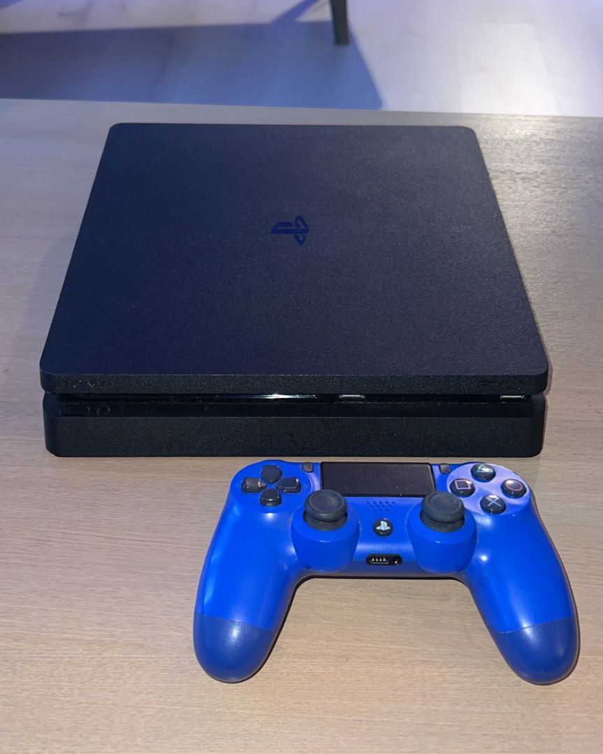 Playstation 4 slim