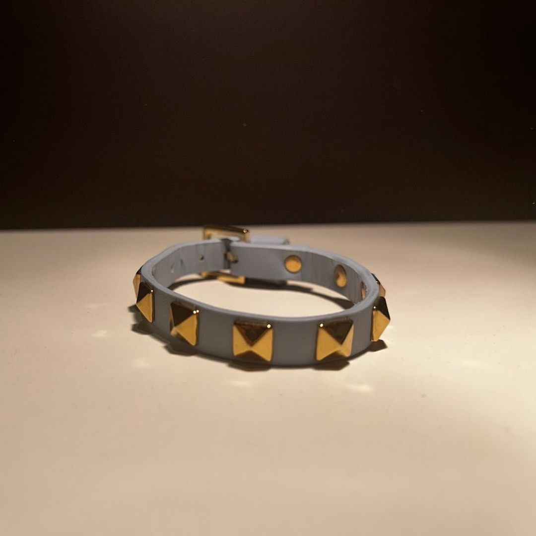 Dark stud armbånd