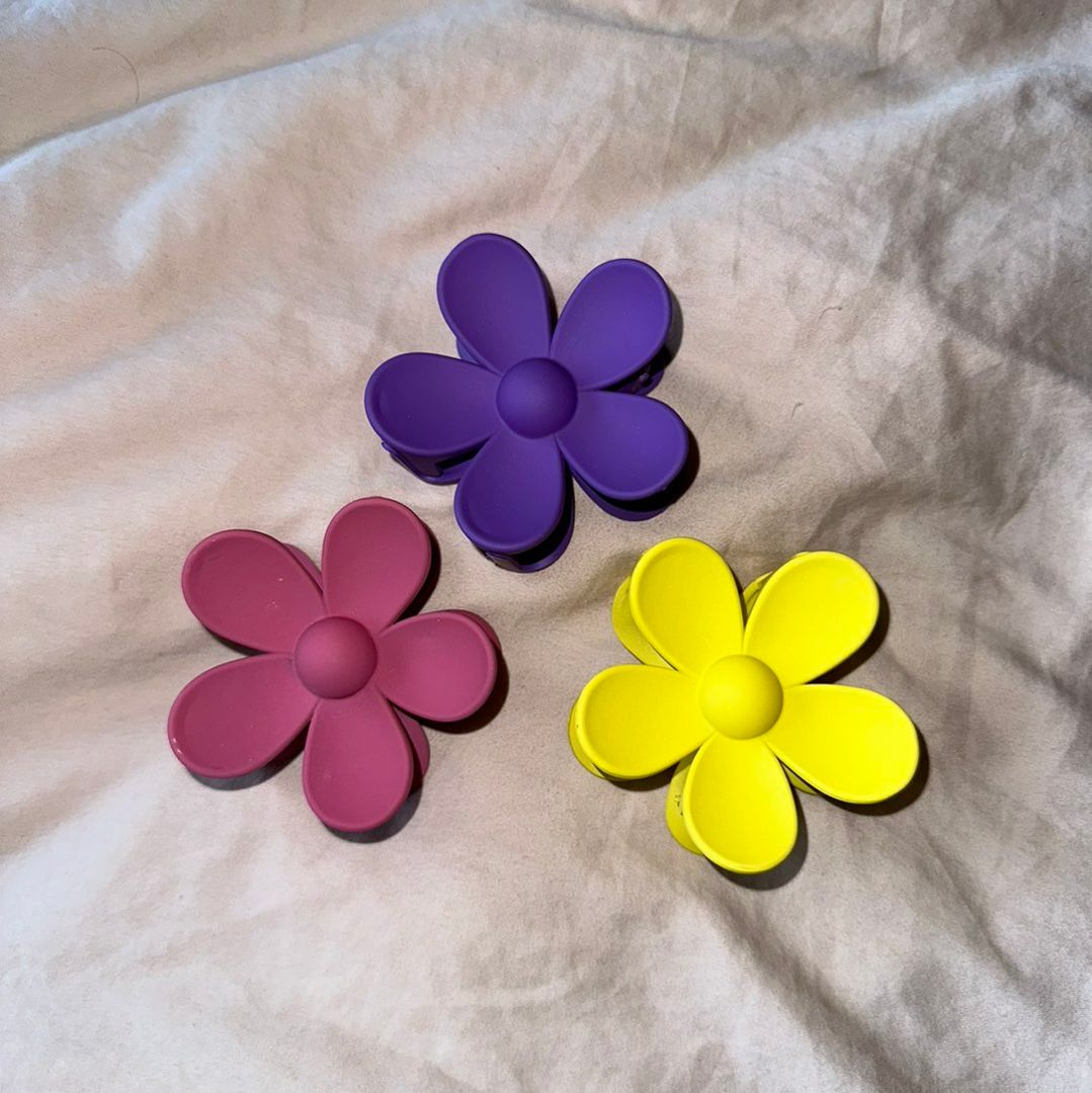 Flower claw clips