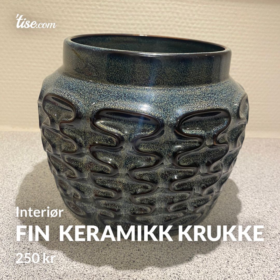 Fin  keramikk krukke