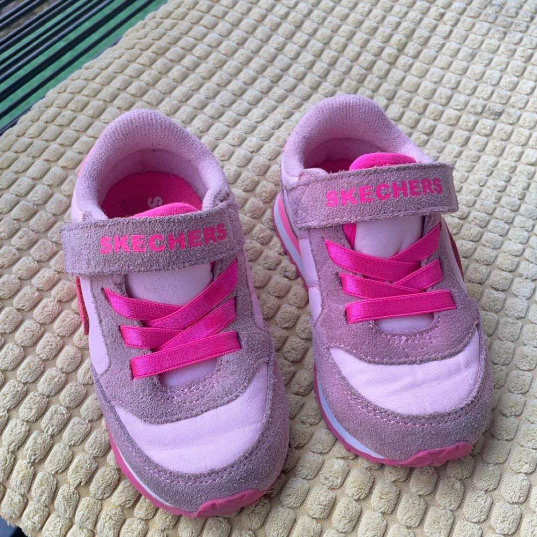 Rosa Skechers