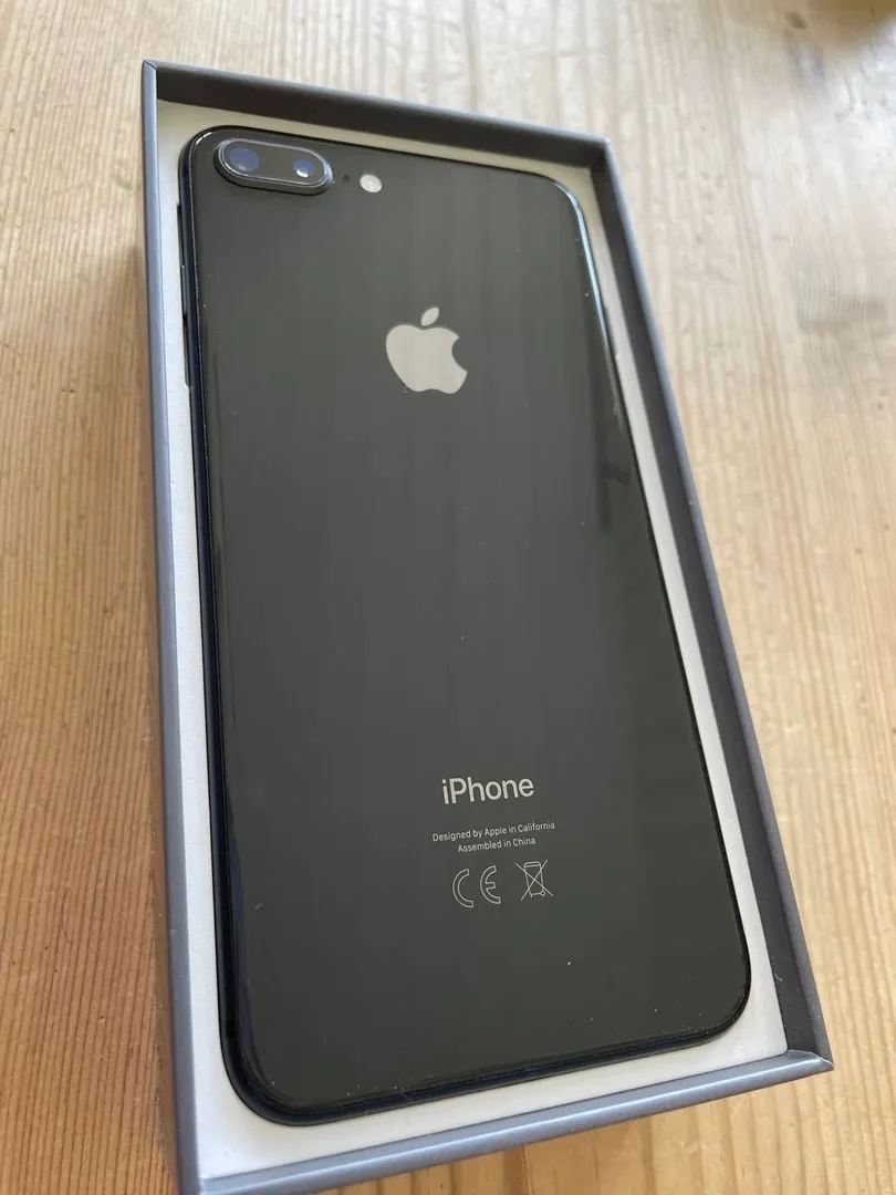 iPhone 8 plus svart