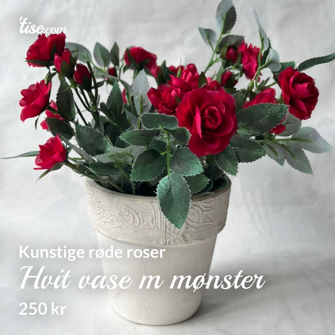 Hvit vase m mønster