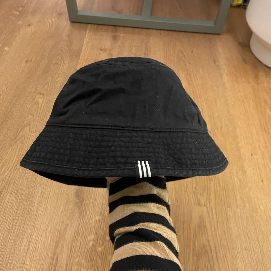 Adidas bøllehat