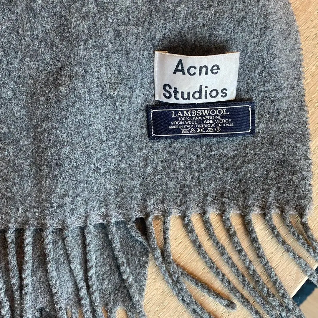 Acne studio skjerf