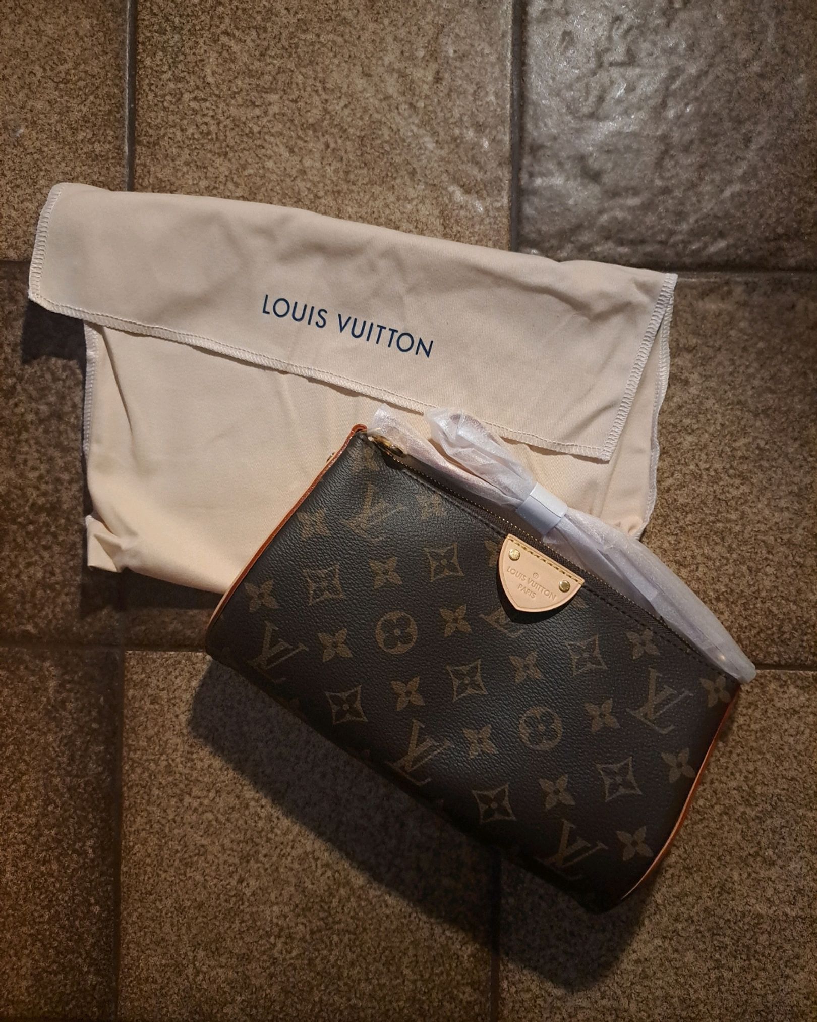 LV Pochette Tirette