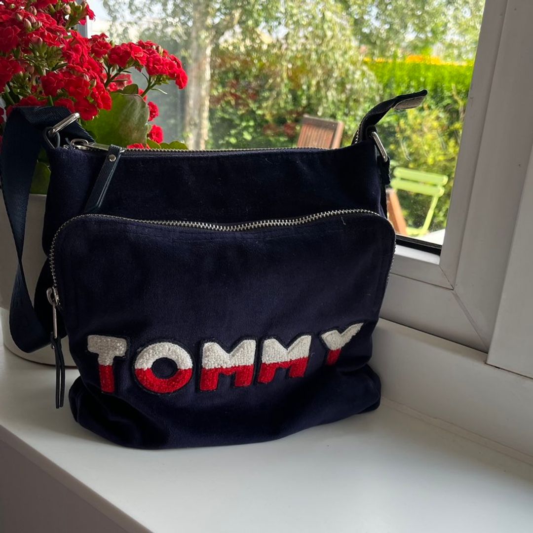 Tommy Hilfiger taske