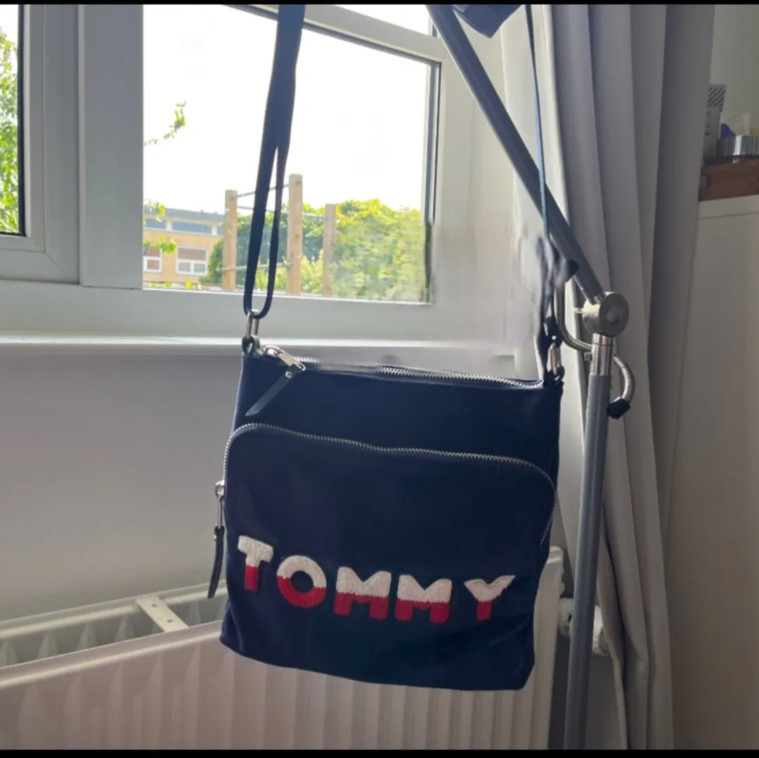 Tommy Hilfiger taske