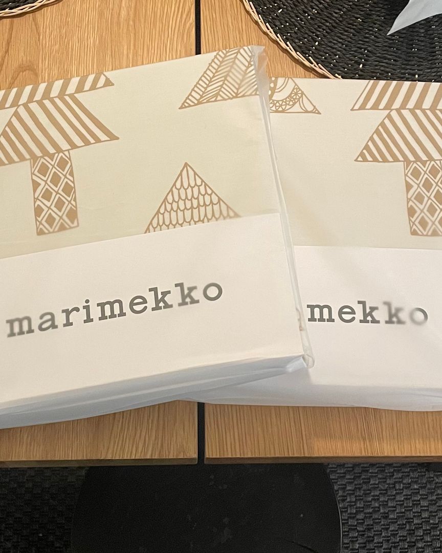 Marimekko kuusikossa