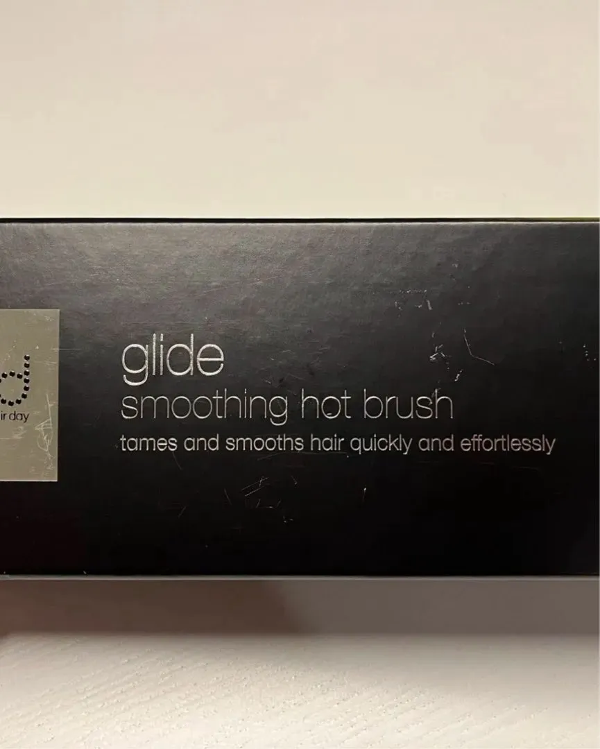 GHD Glide hot brush