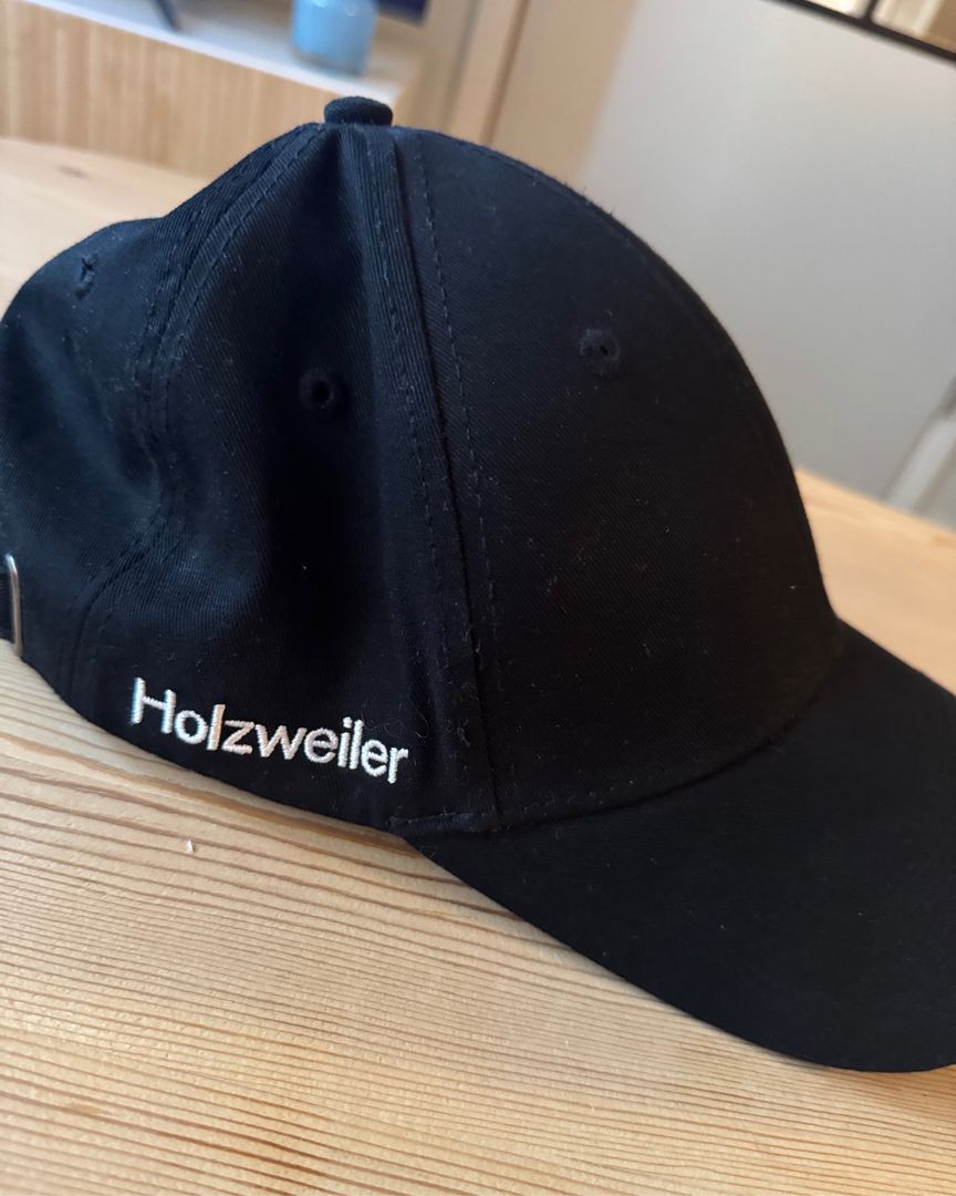 Holzweiler caps