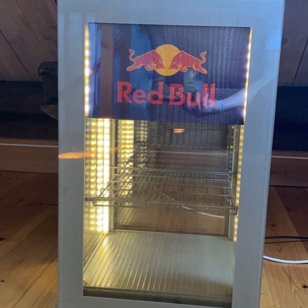 Redbull kjøleskap