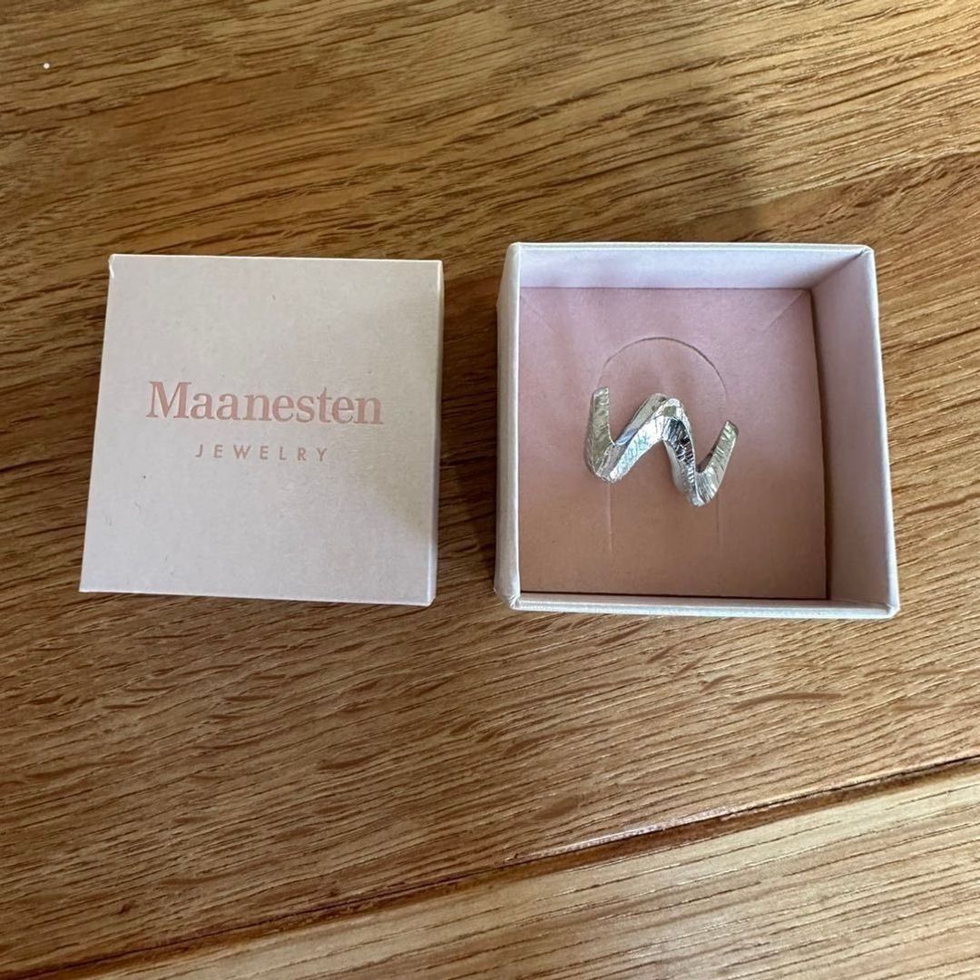 Maanesten ring