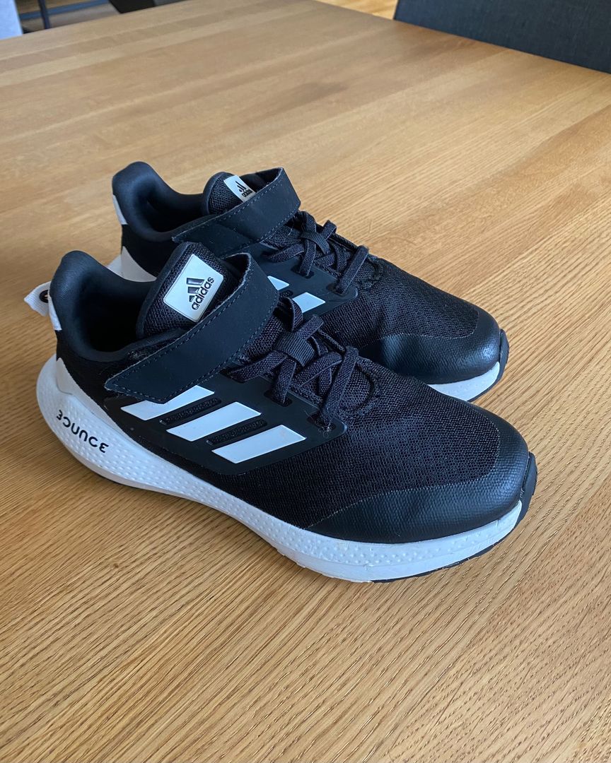 Adidas joggesko