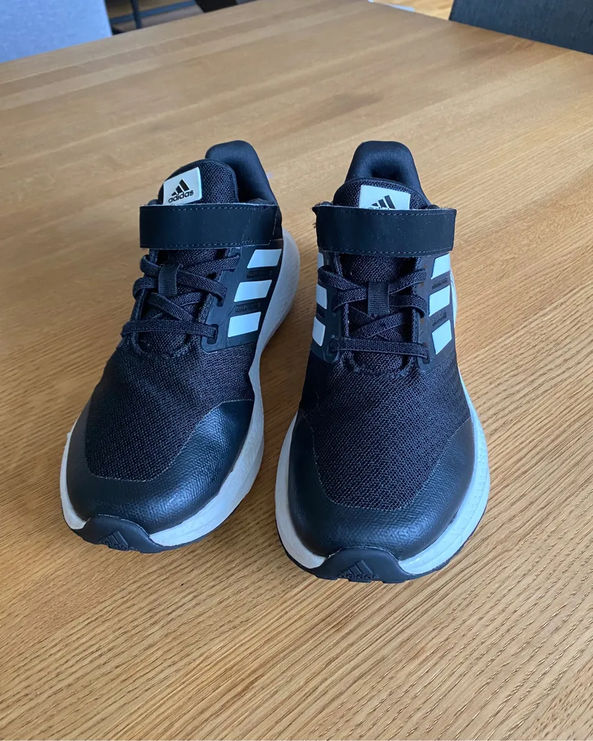 Adidas joggesko