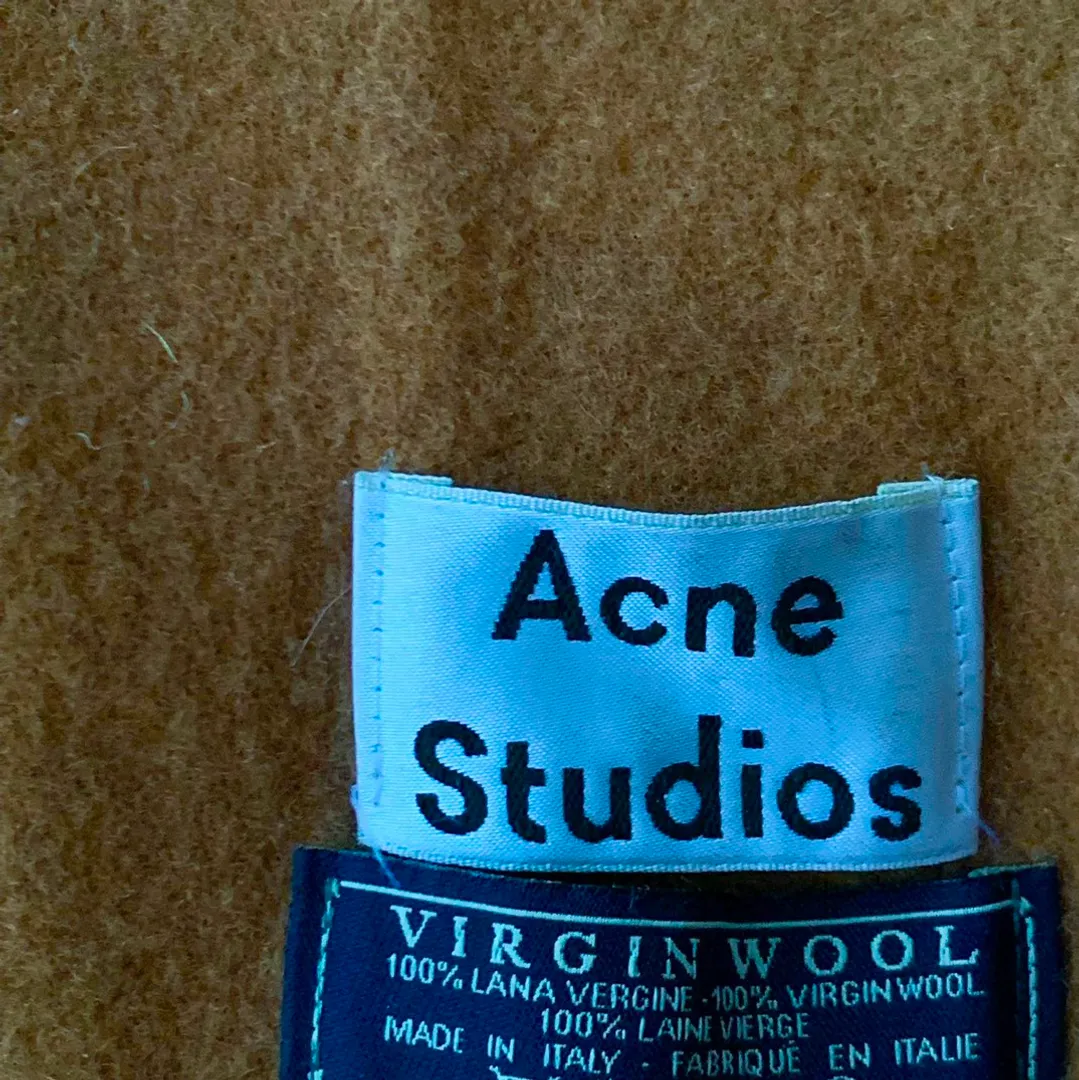 Acne skjerf