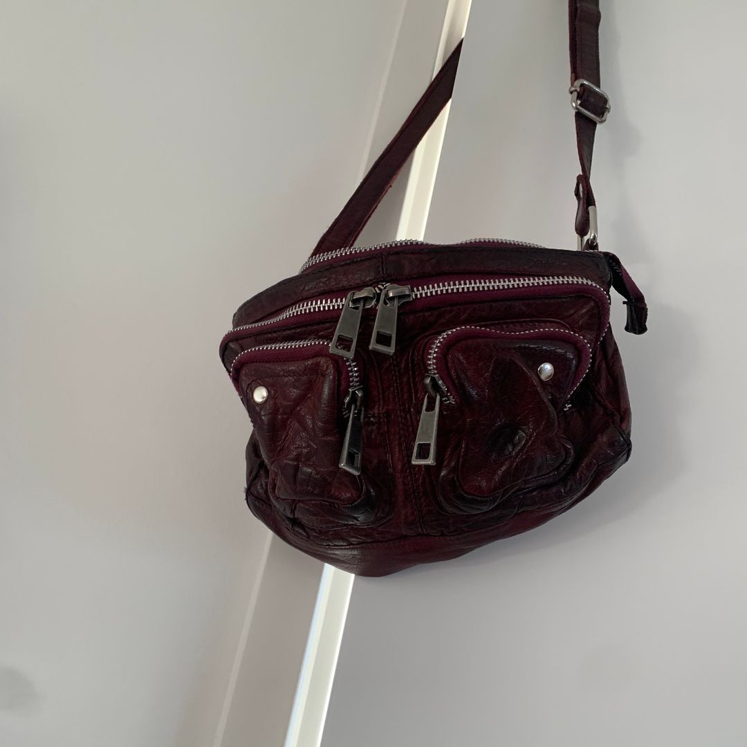 Crossbody taske