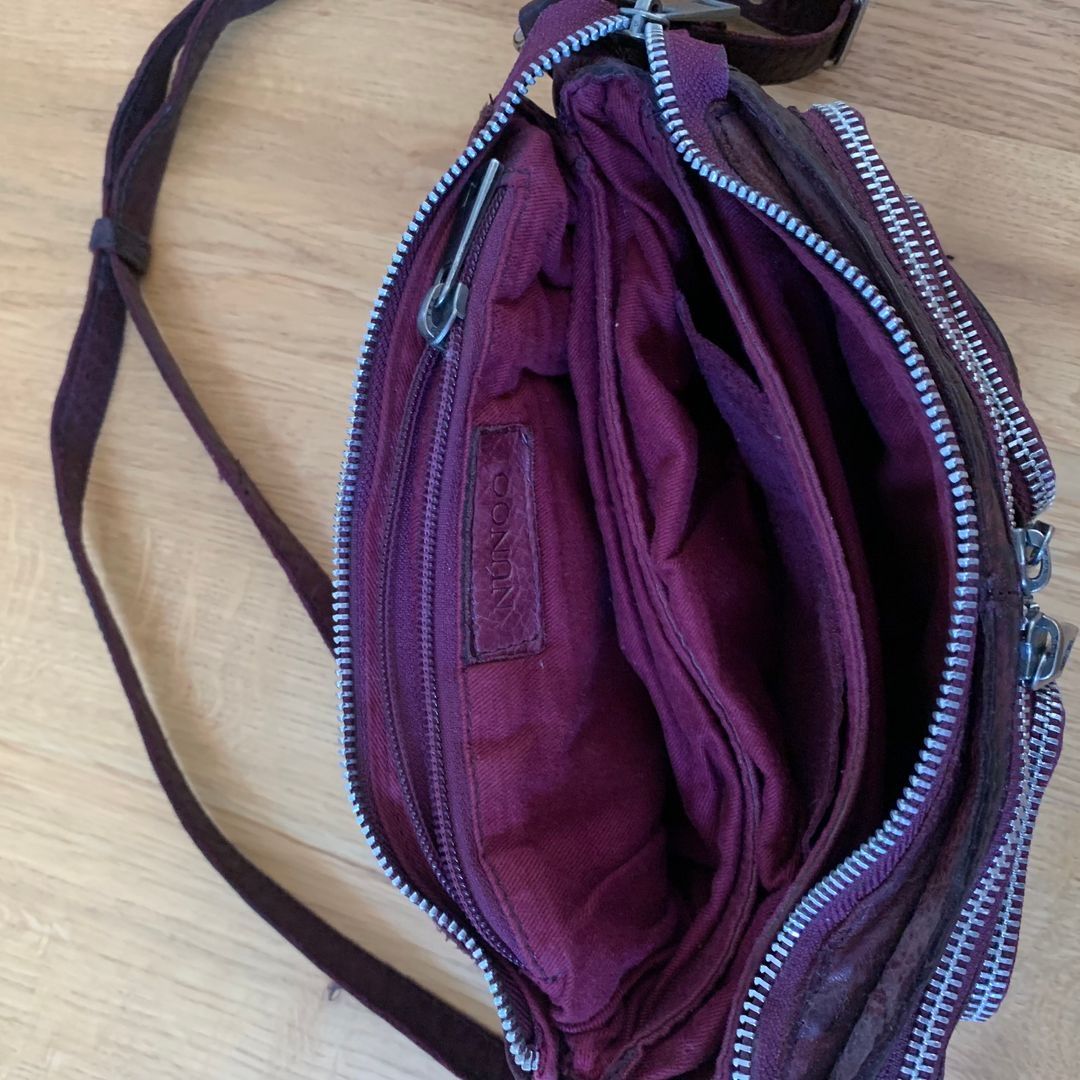 Crossbody taske