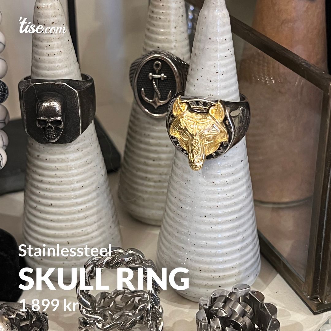 Skull ring