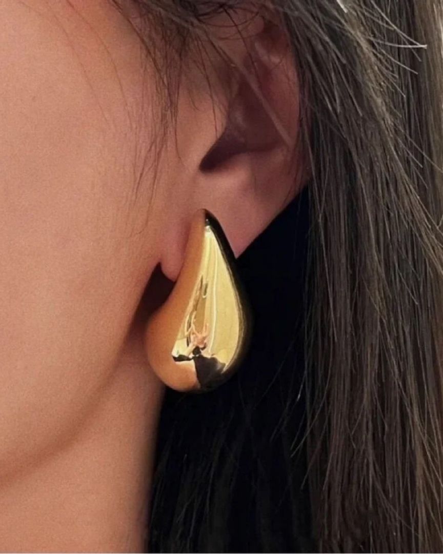 Drop-shaped earrings