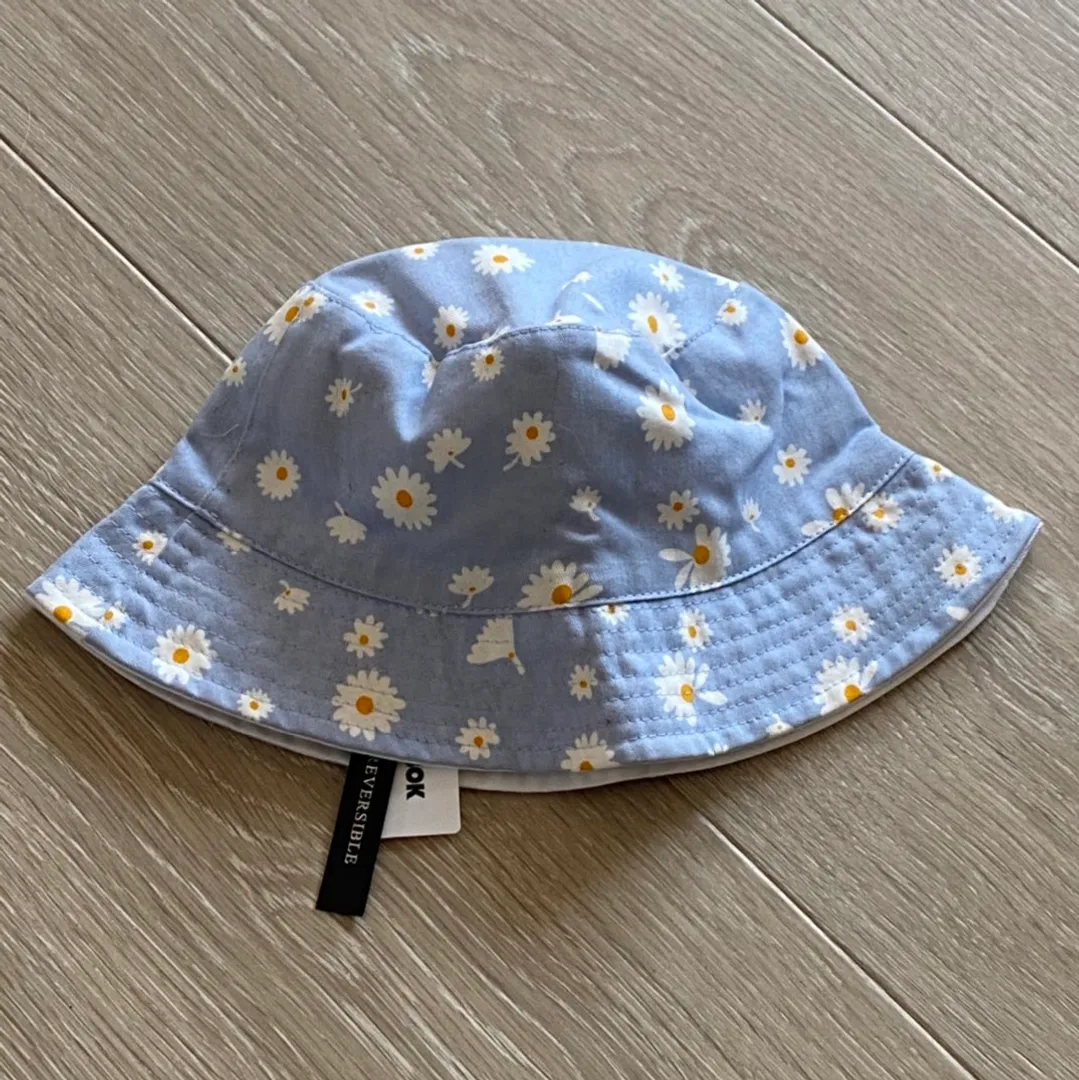 Bucket hat