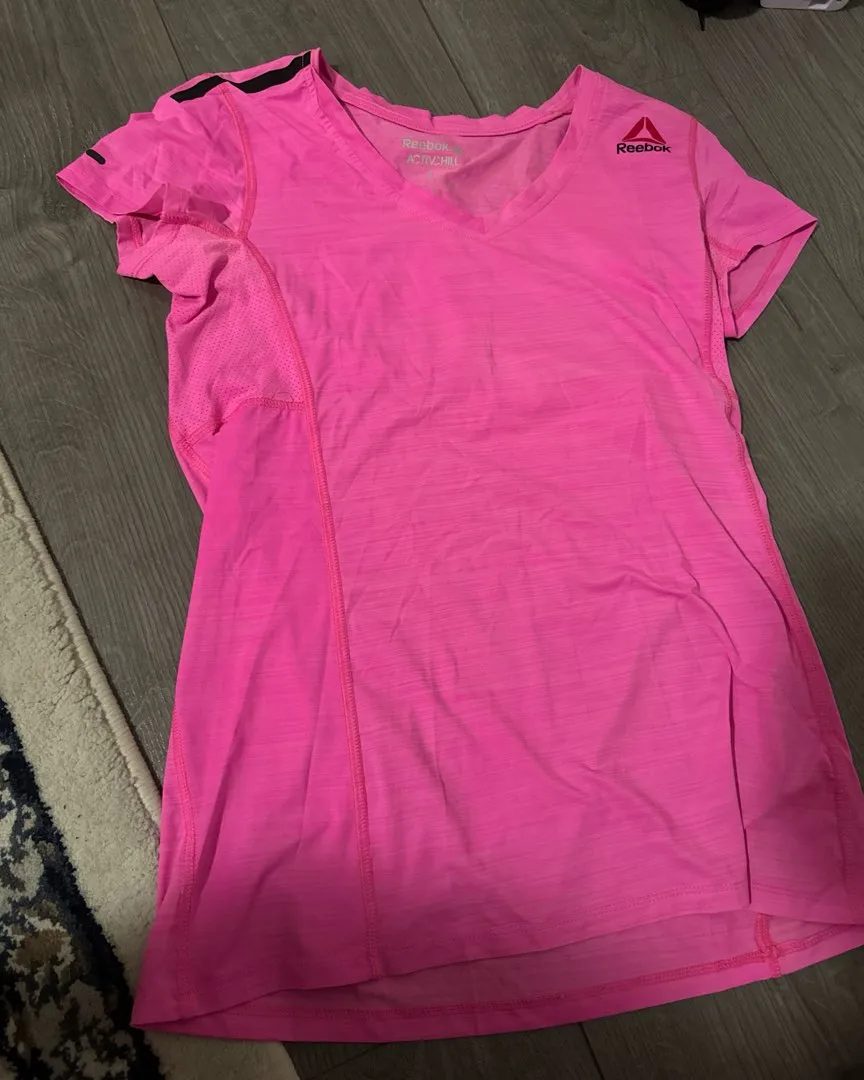 Reebok rosa t-shirt