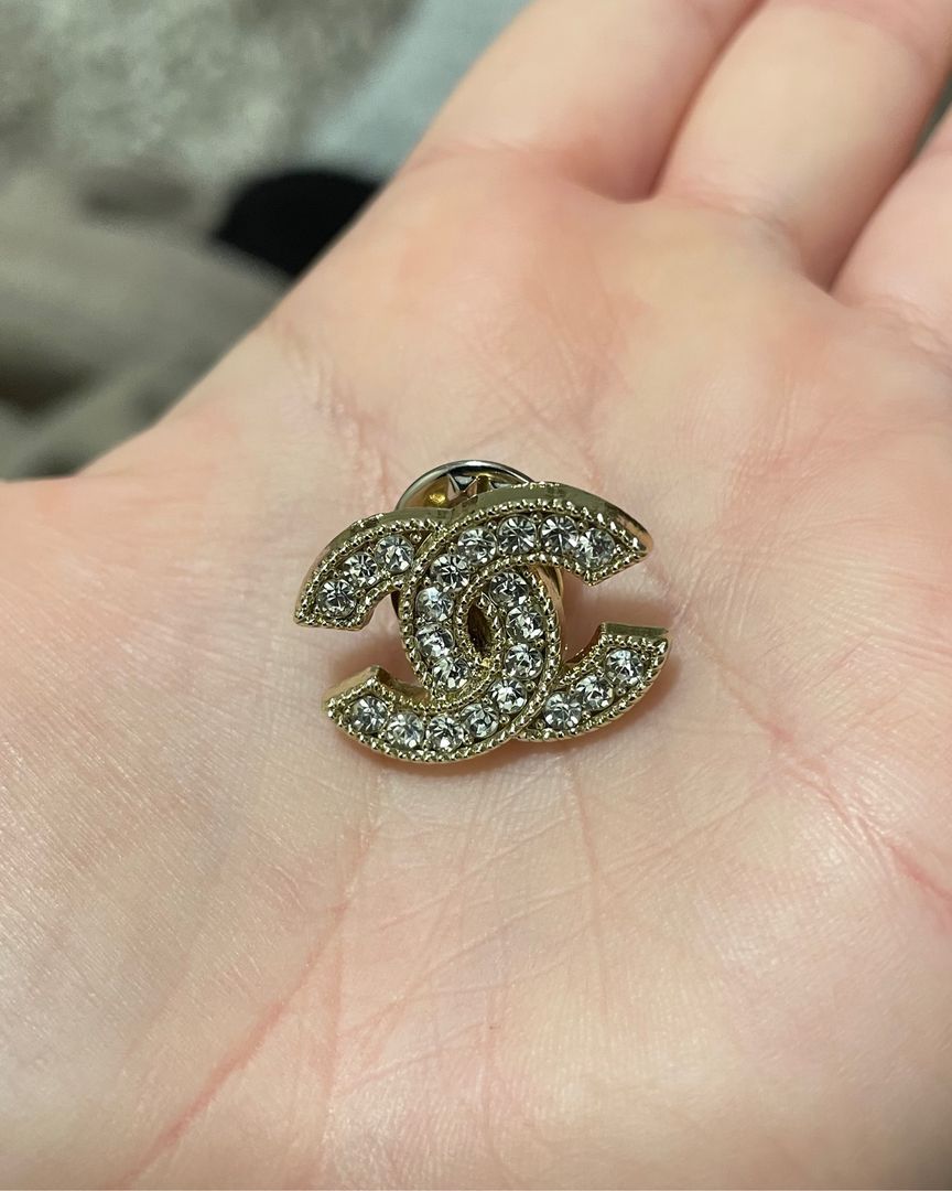 Chanel pin brosje