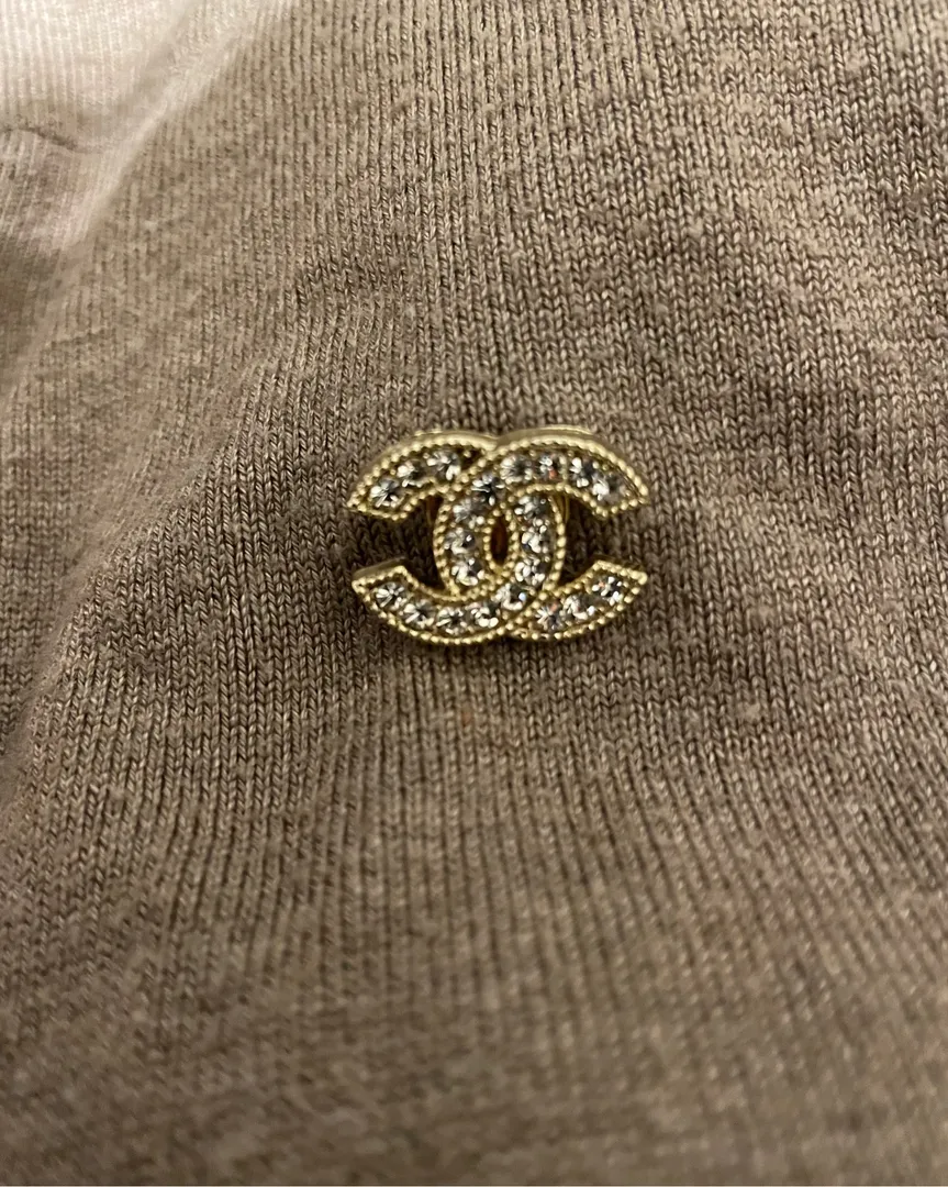 Chanel pin brosje