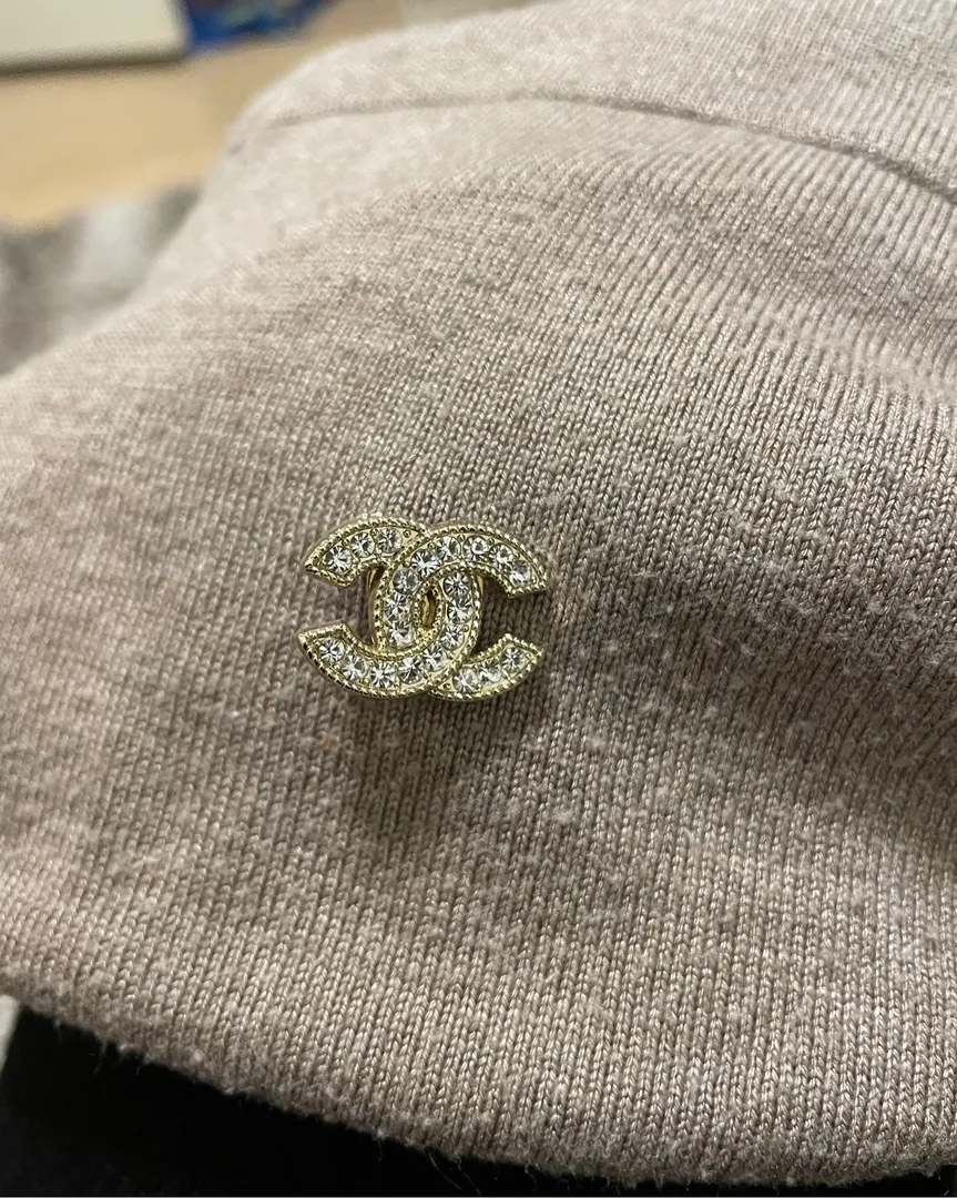 Chanel pin brosje