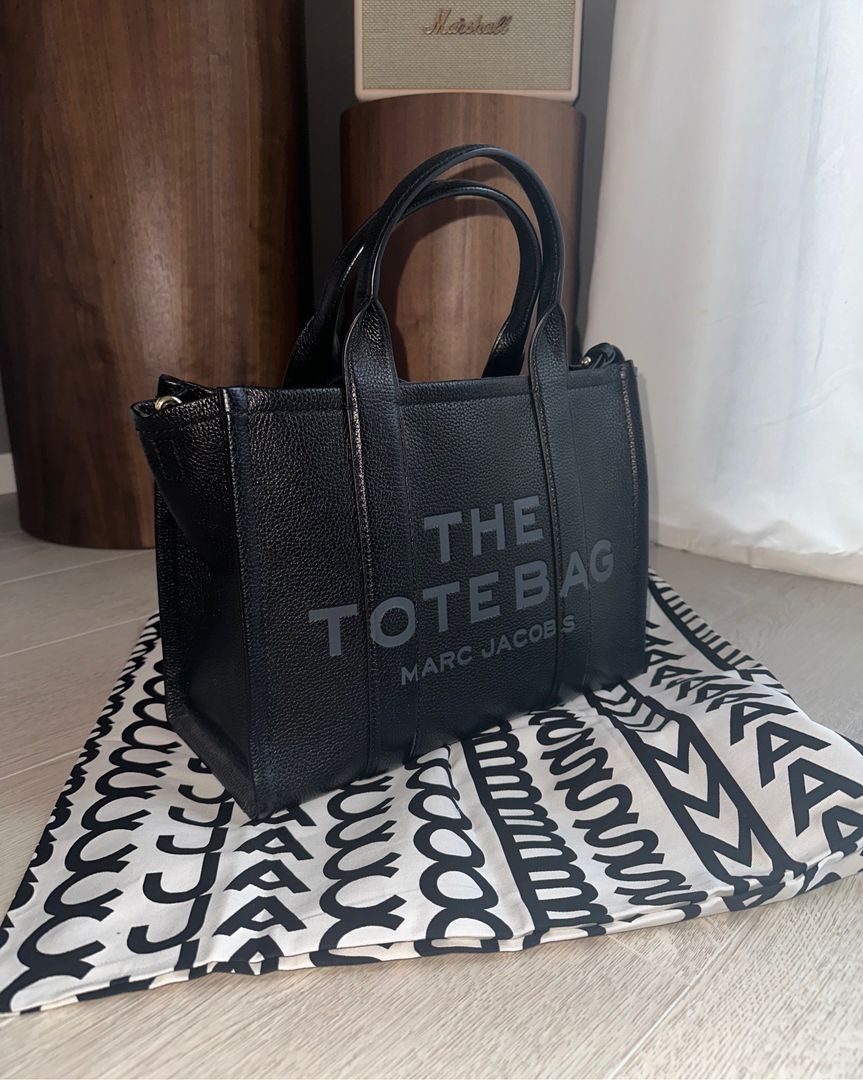 The tote bag