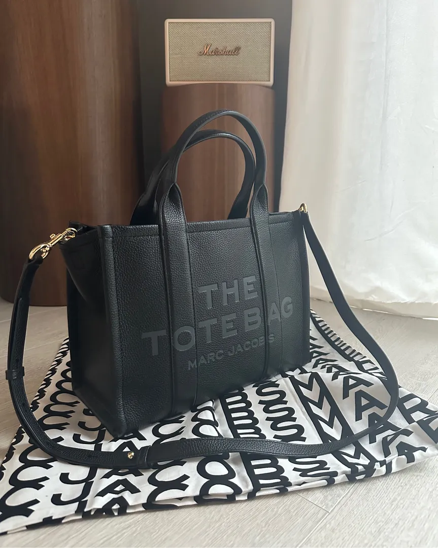 The tote bag