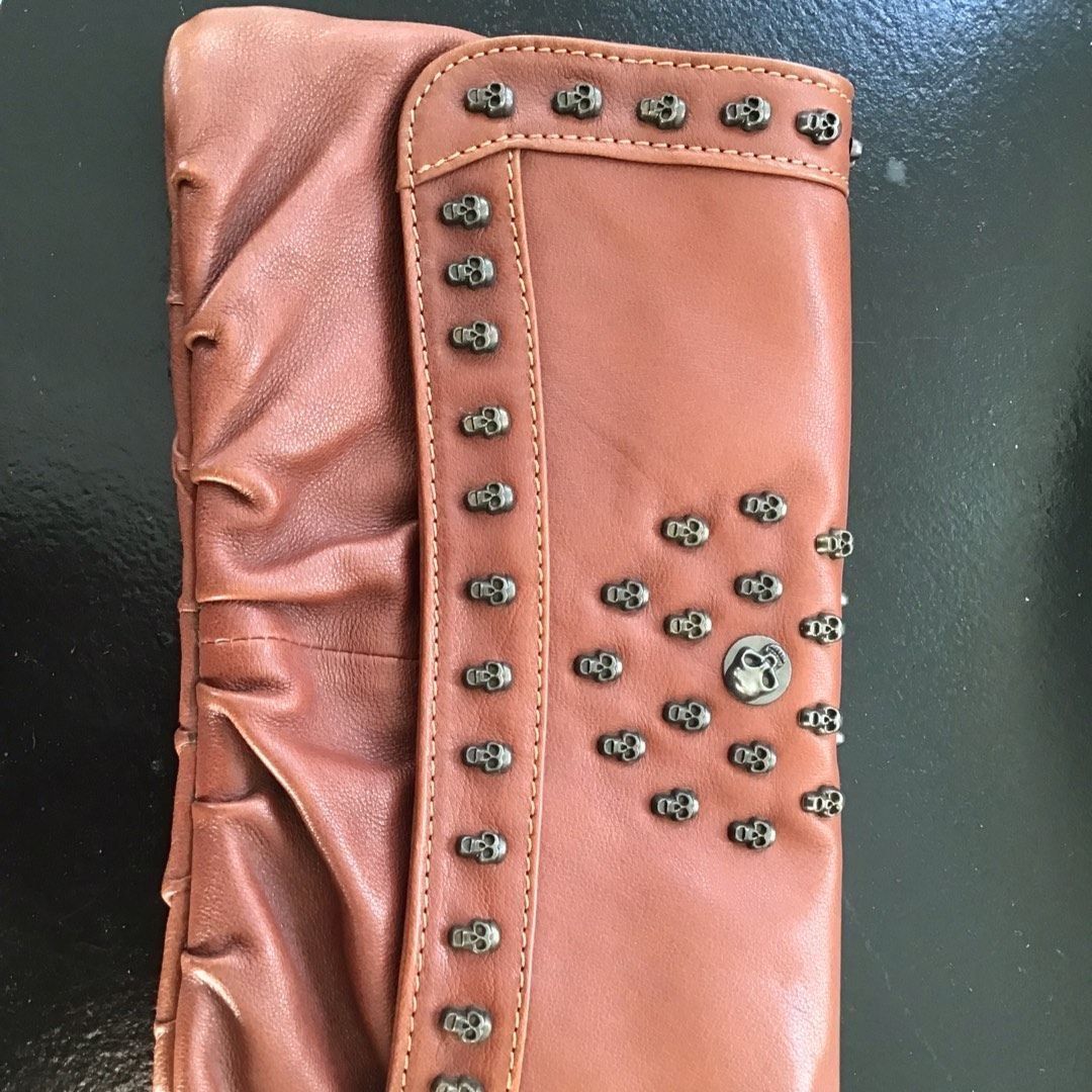 Tøff skinn clutch