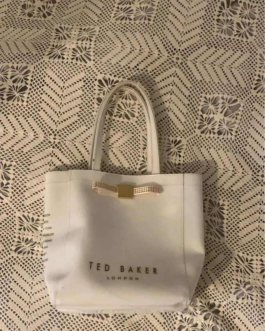 Ted Baker laukku