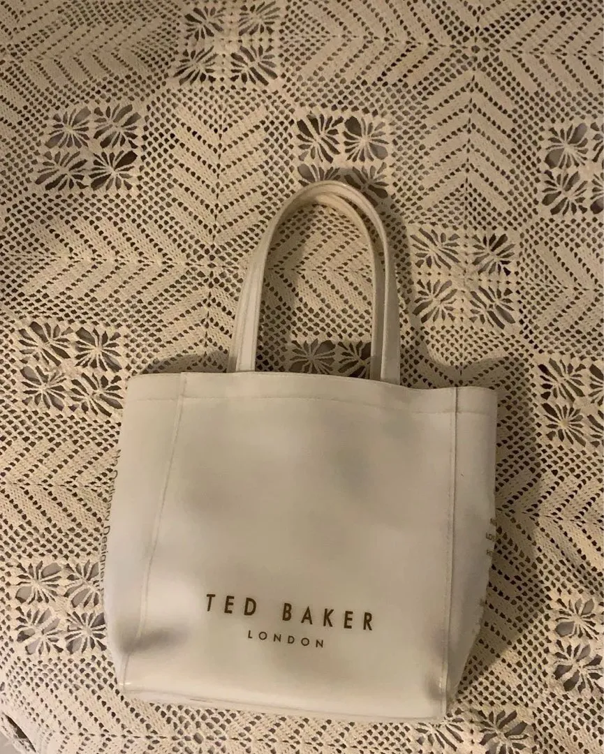 Ted Baker laukku