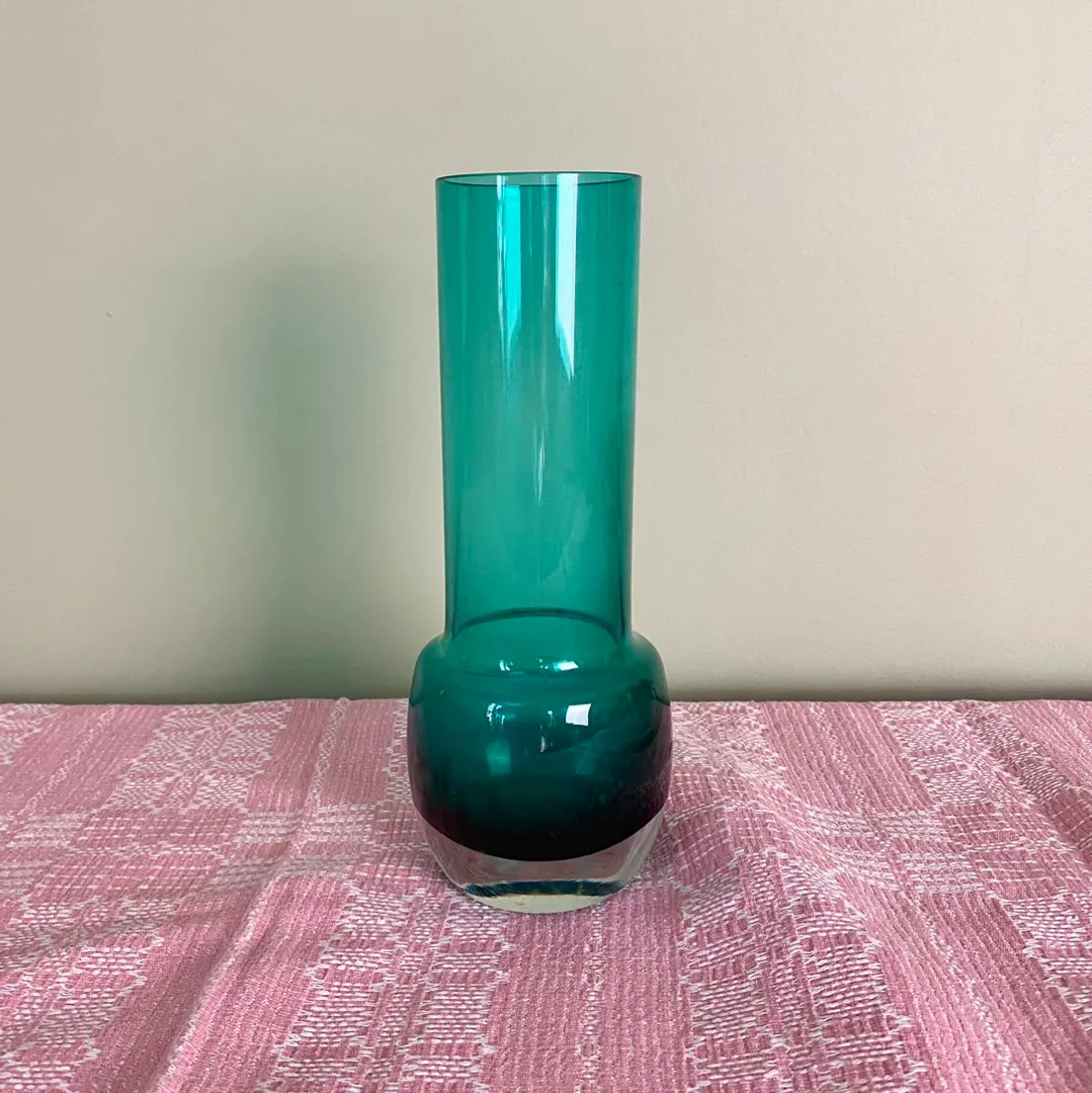 Smaragdgrønn vase