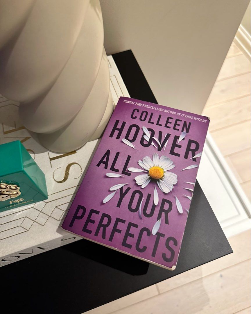 Colleen Hoover bok