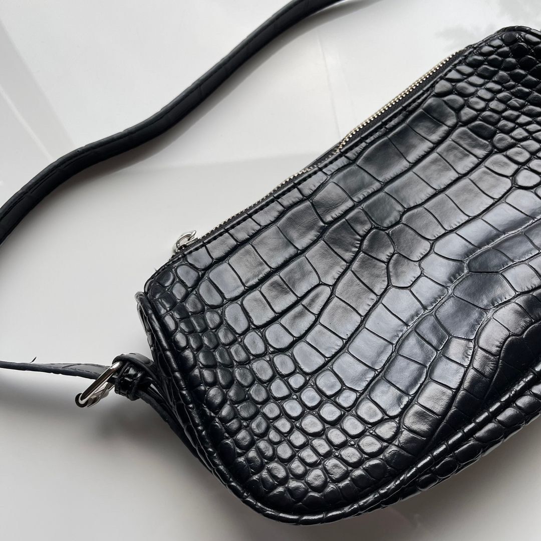 BLACK SHOULDER BAG