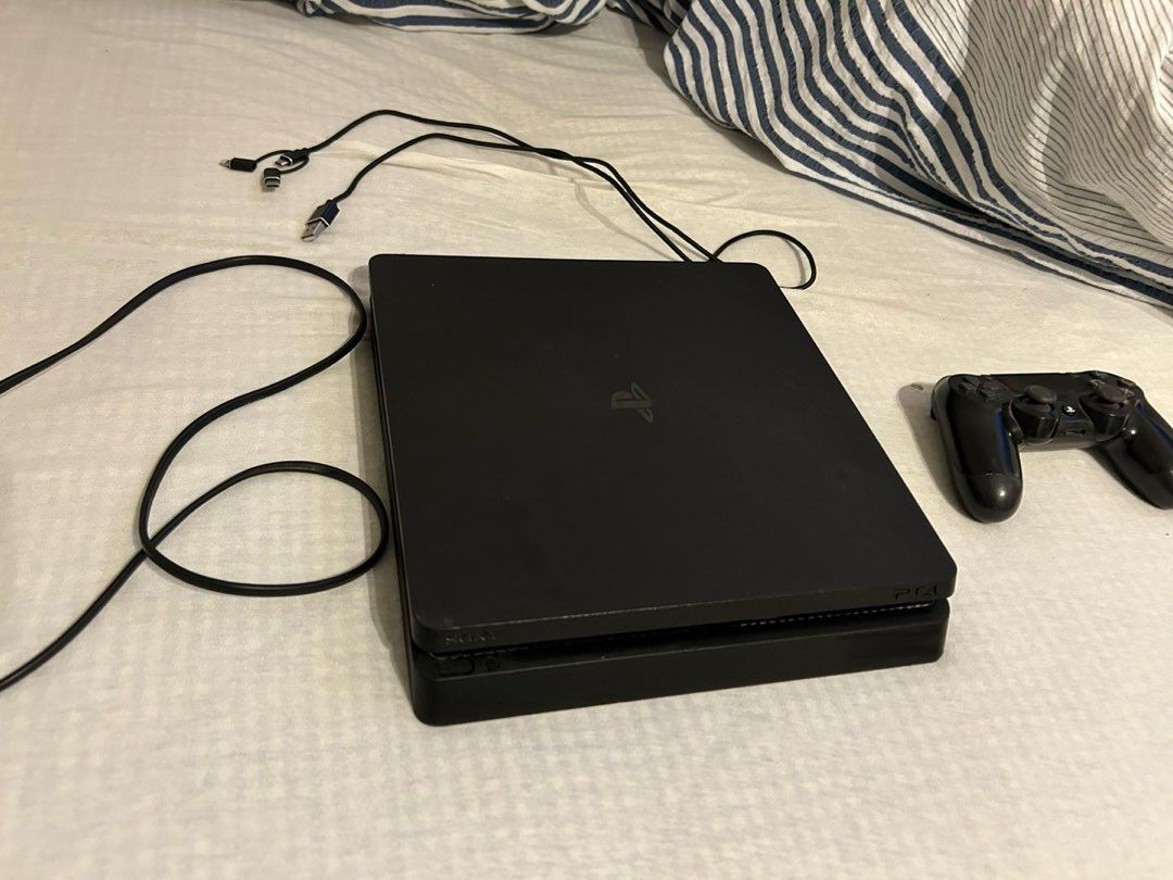 Playstation 4 slim