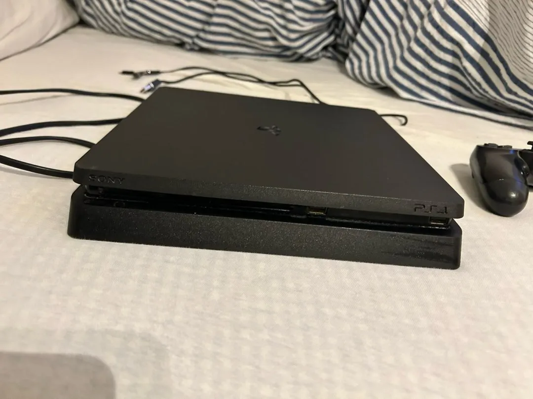 Playstation 4 slim