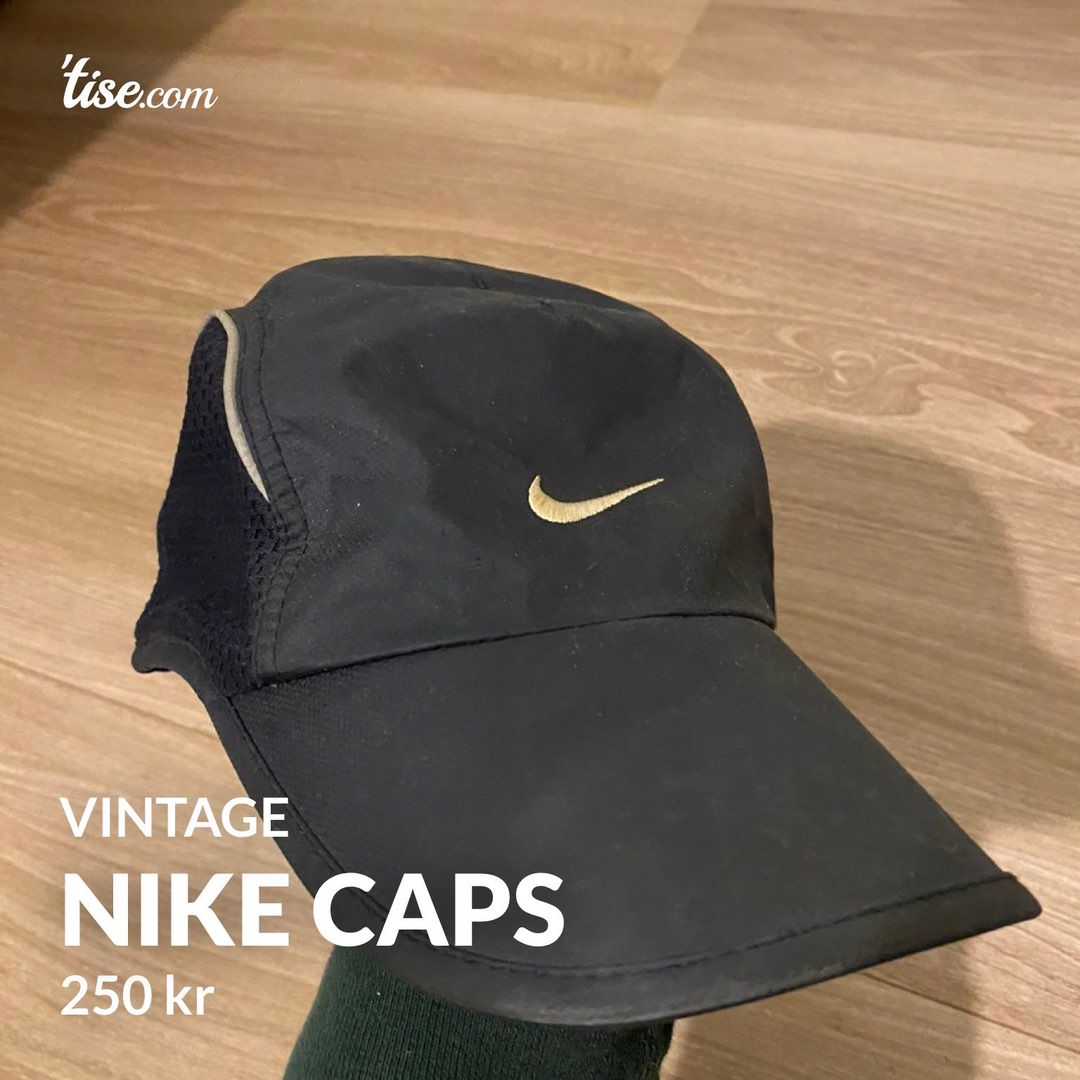 NIKE CAPS