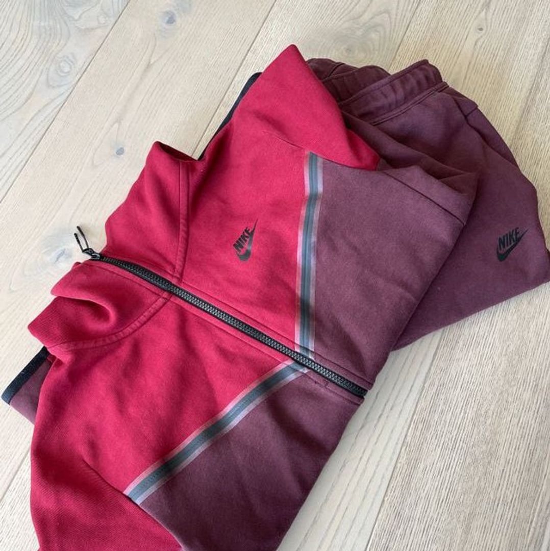 Nike tech fleece rød