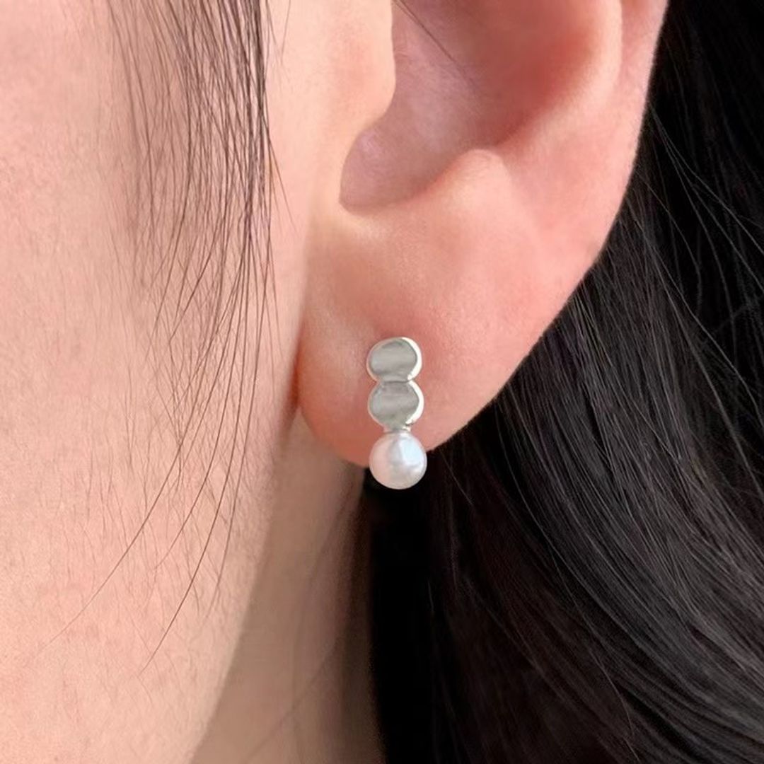 Disc Pearl Earrings