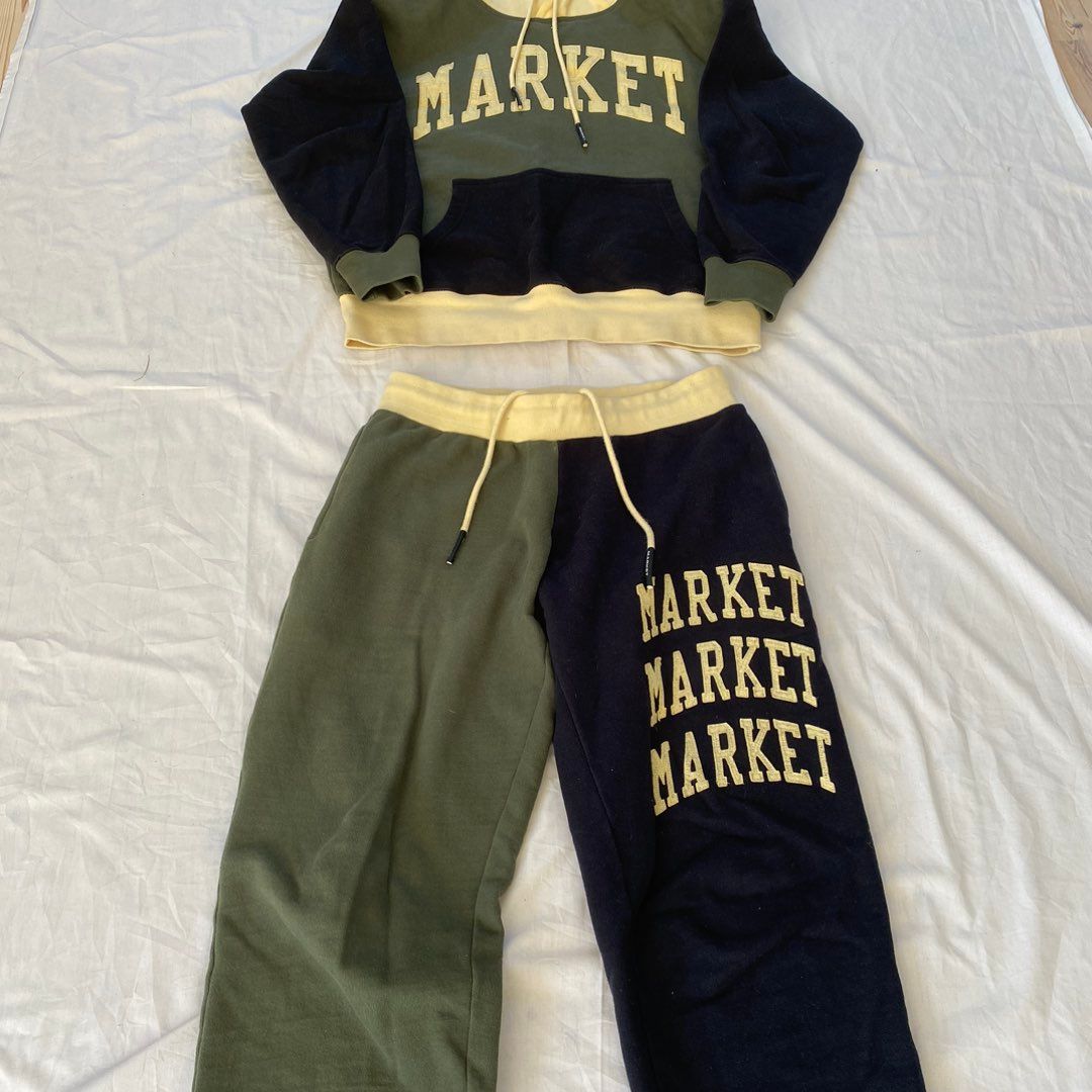 Market tracksuit