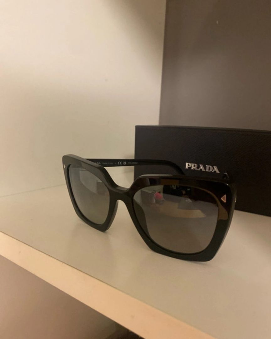 Prada aurinkolasit