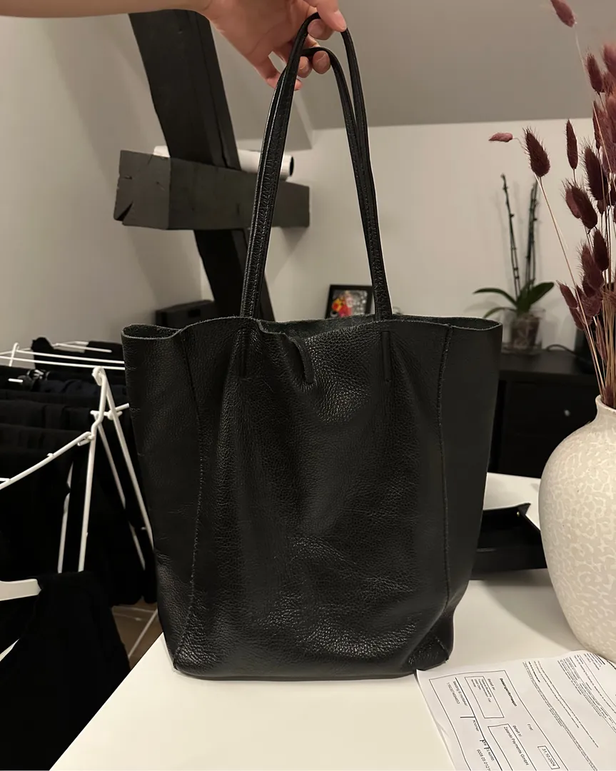 Leather tote bag