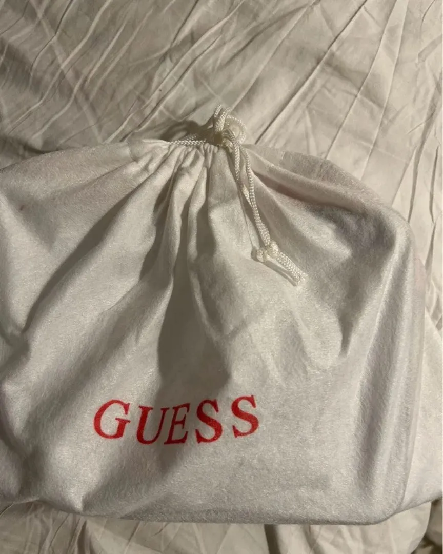 Guess laukku